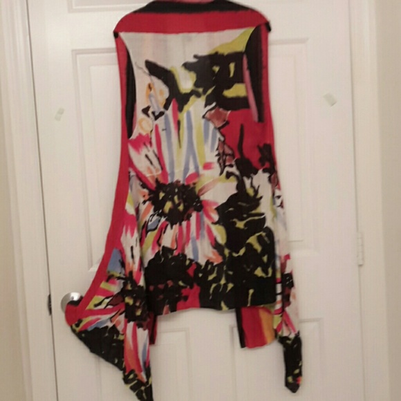 Méchant Multicolor Floral Sleeveless top - Picture 2 of 7